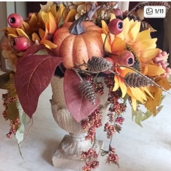 Harvest faux Floral display in "urn", Beautiful Autum colors by Valeri/Qvc, New - Picture 9 of 9